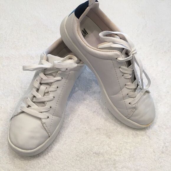White athletic tennis shoes H & M  size 4.5 lace up - Picture 2 of 9